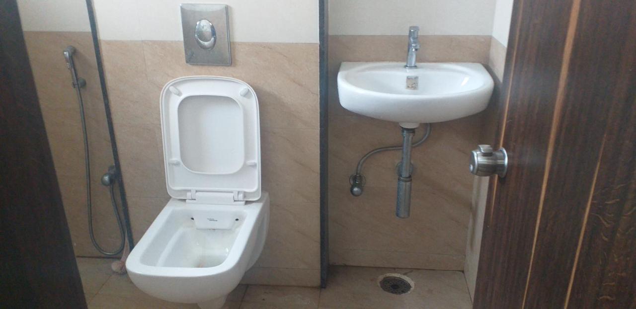 Royal Blue Meridian Inn Bangalore Ngoại thất bức ảnh