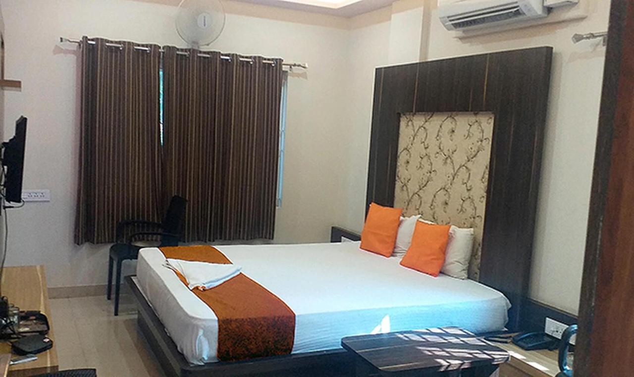 Royal Blue Meridian Inn Bangalore Ngoại thất bức ảnh