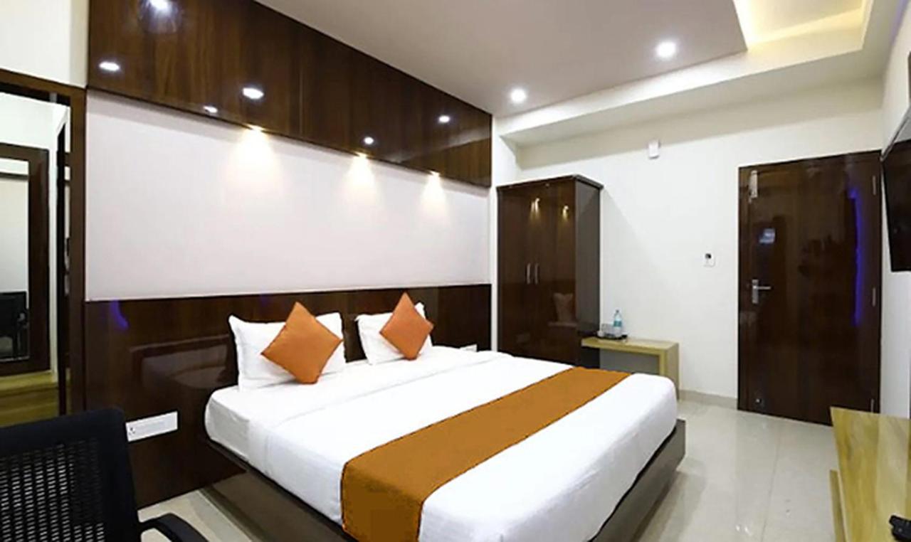 Royal Blue Meridian Inn Bangalore Ngoại thất bức ảnh