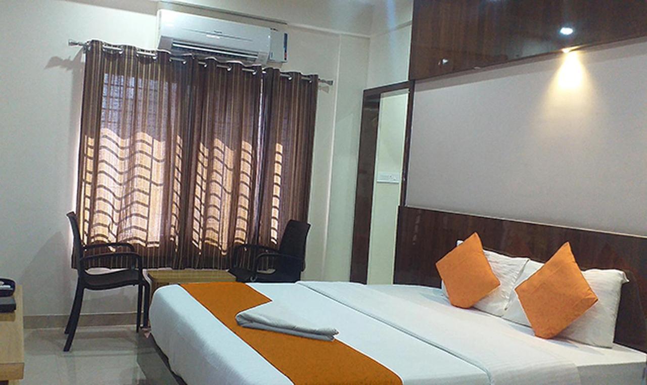 Royal Blue Meridian Inn Bangalore Ngoại thất bức ảnh